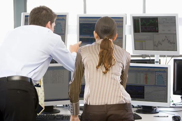 Stock Traders Visualizzazione Monitor — Foto Stock
