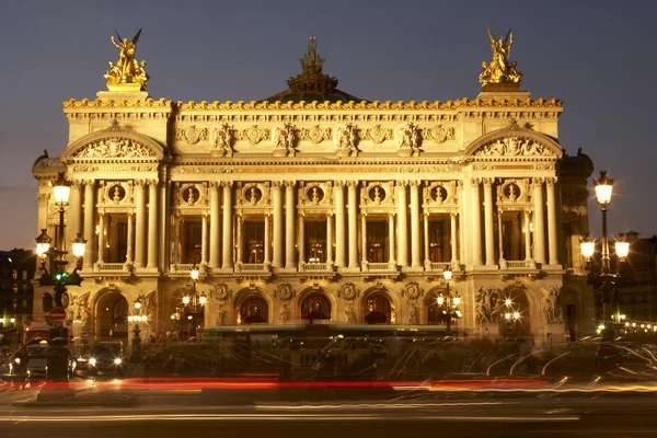 夜のパリ オペラ ハウスの外観 — ストック写真