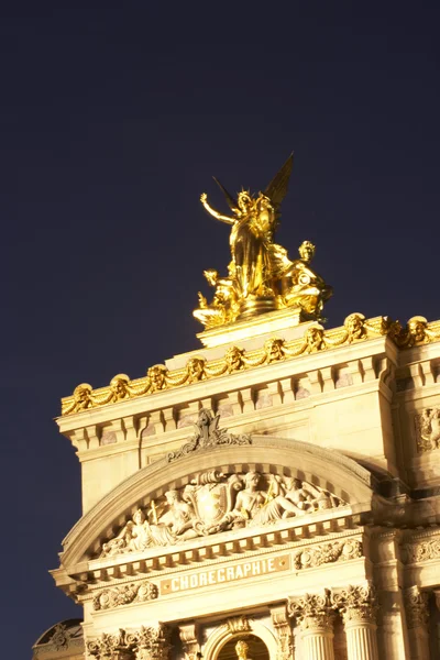 外部的巴黎歌剧院在晚上 — 图库照片
