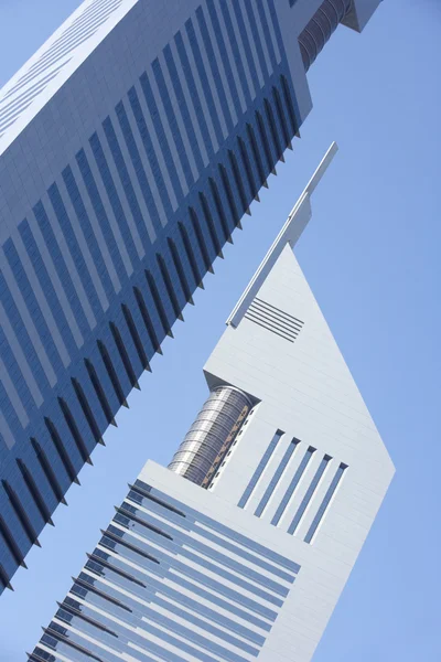 现代化的办公大楼在迪拜 — 图库照片