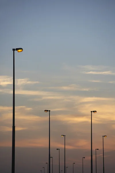 Luci di strada al tramonto — Foto Stock