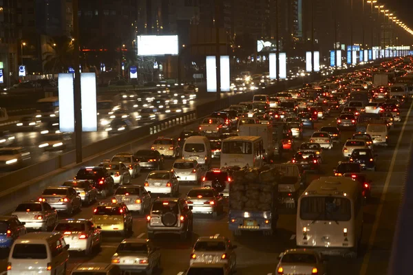 Dubai, Congestionamento à noite — Fotografia de Stock