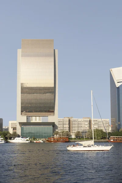 大厦从迪拜河的视图 — 图库照片
