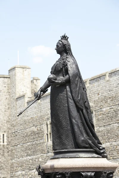 Staty Drottning Victoria Utanför Windsor Castle — Stockfoto