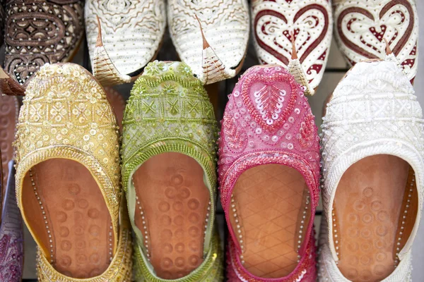 Dubai, Zapatillas de colores en Souk —  Fotos de Stock