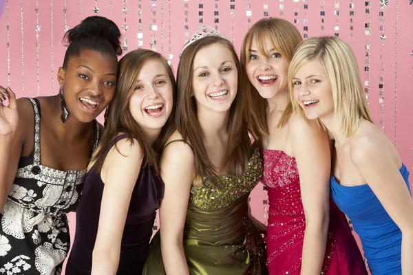 Grupa nastoletnich przyjaciół ubrany na balu Obrazy Stockowe bez tantiem