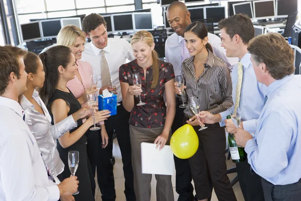 Stock Traders Celebrating In The Office — Stock Photo, Image