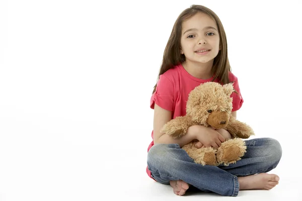 Estúdio retrato de menina sorridente com ursinho de pelúcia — Fotografia de Stock