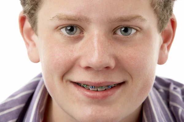 Studiový portrét smějící se dospívající chlapce — Stock fotografie