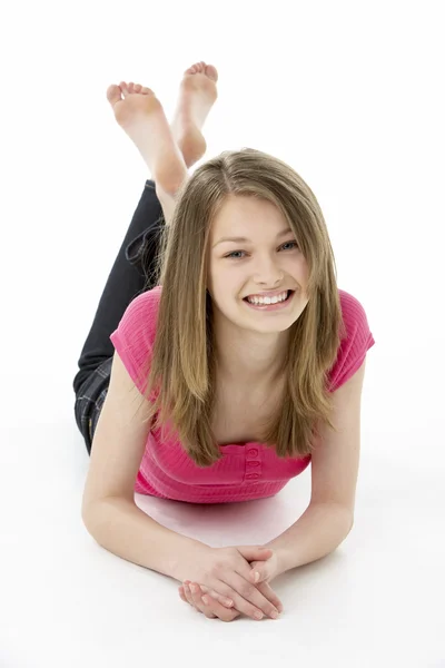 Teenager Mädchen Auf Bauch Liegend — Stockfoto
