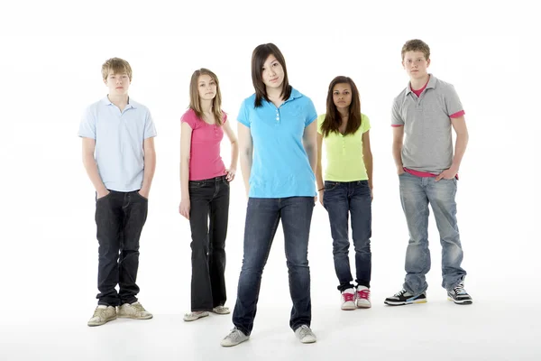 Grupo de Adolescentes Amigos no Estúdio — Fotografia de Stock