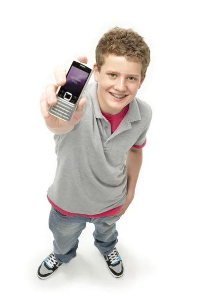 Porträtt Leende Tonårspojke Anläggning Mobiltelefon — Stockfoto