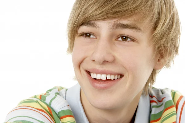 Estúdio retrato de sorridente adolescente menino — Fotografia de Stock