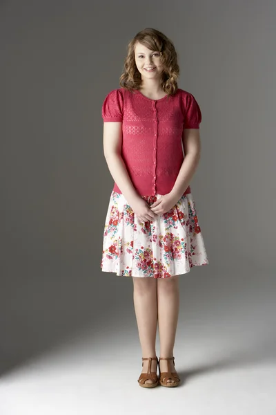 Estudio retrato de moda vestido adolescente chica — Foto de Stock