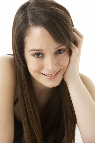 Studio portret van tienermeisje op witte achtergrond — Stockfoto