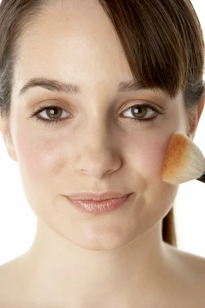 Teenage Girl Applying Make — Stock Photo, Image