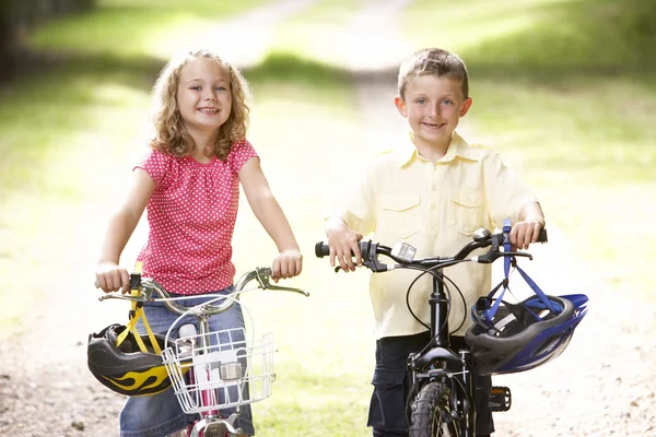 Crianças Andando Bicicleta Campo — Fotografia de Stock