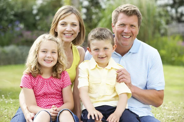 Family Relaxing Countryside — Stock Photo, Image