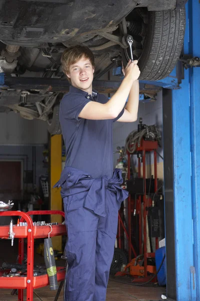 Mechanik praca na samochód — Zdjęcie stockowe