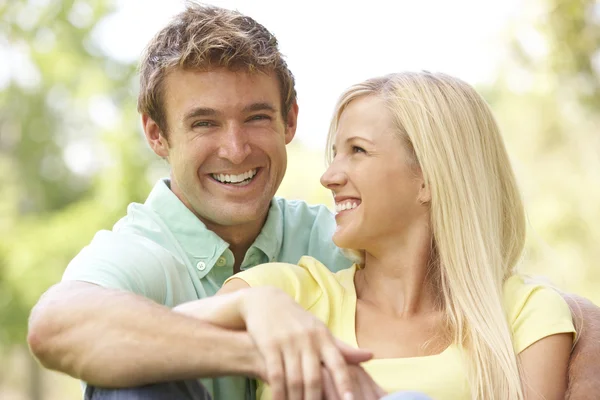 Portrait Young Couple Sitting Park — Stock Photo, Image