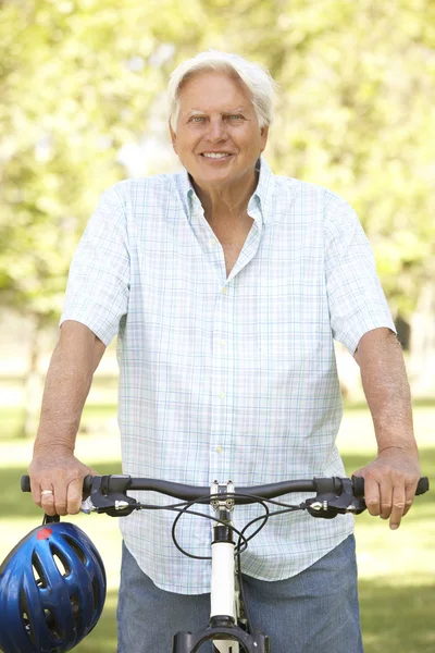 Uomo Anziano Bicicletta Giro Nel Parco — Foto Stock