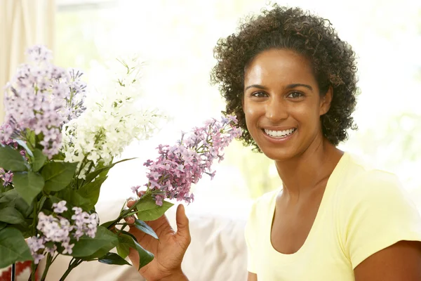 Woman Flower Arranging Home — Stock Photo, Image
