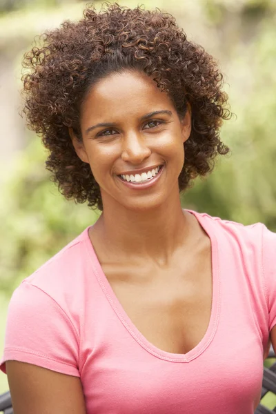 Portrait Of Smiling Young Woman — Stock Photo, Image
