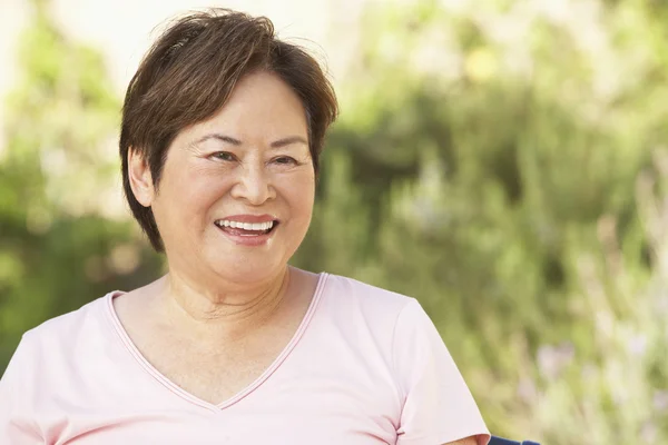Smiling Senior Woman In Garden — Stock Photo, Image