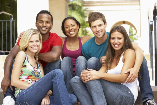 Group Friends Sitting Steps Building — Stock Photo, Image