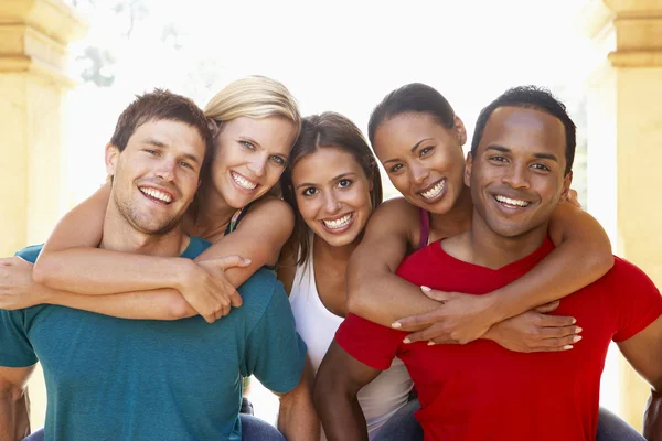 Group Of Young Friends Having Fun Together — Stock Photo, Image