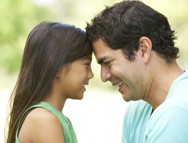 Father And Daughter In Park — Stock Photo, Image