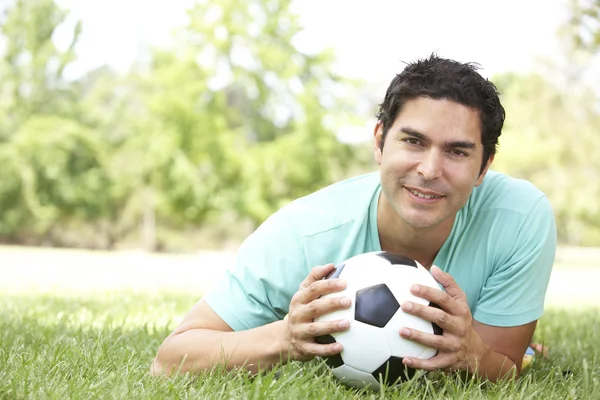 Portret Van Een Jonge Man Park Met Voetbal — Stockfoto