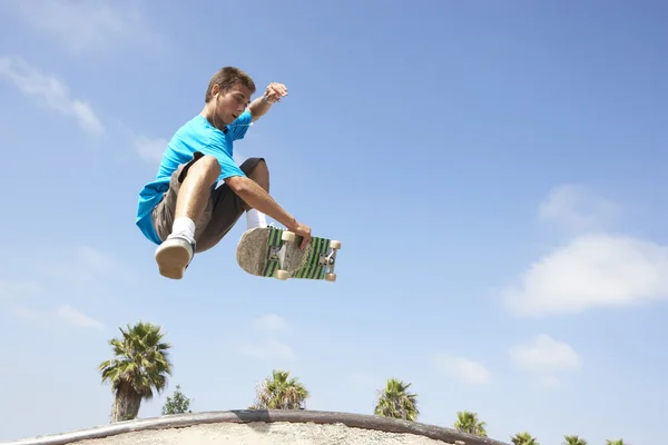 十几岁的男孩在滑板公园 — 图库照片