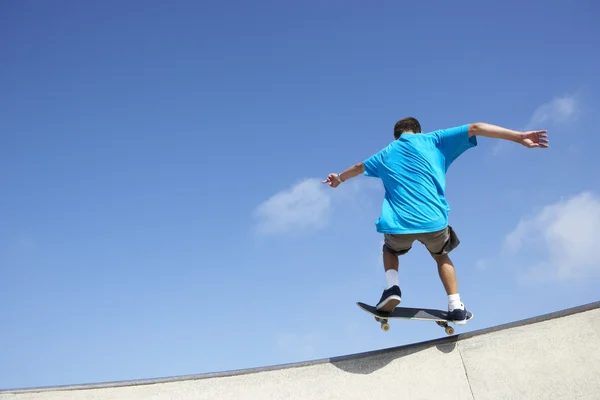 Ragazzo Adolescente Skateboard Park — Foto Stock