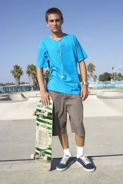 Teenage Boy In Skateboard Park — Stock Photo, Image