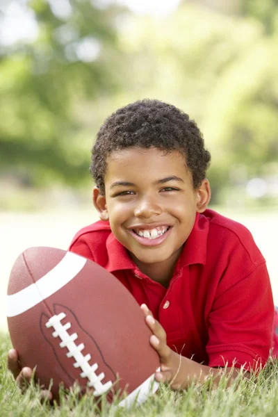 Мальчик Парке Американским Футболом — стоковое фото