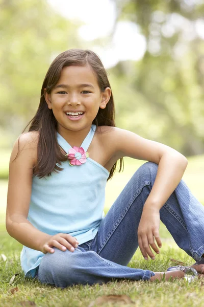 Portret Młodej Dziewczyny Parku — Zdjęcie stockowe