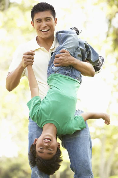 Father With Son In Park — Stock Photo, Image