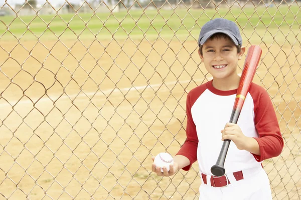 Jongen Speelt Honkbal — Stockfoto