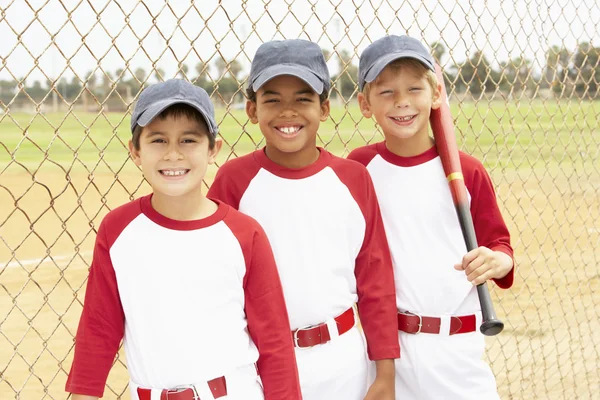 若い男の子の野球チーム — ストック写真
