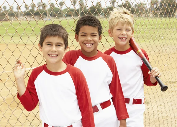 Jungen im Baseball-Team — Stockfoto