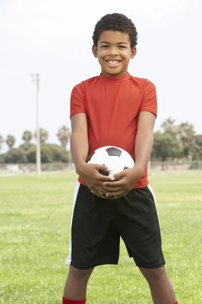 Νεαρό Αγόρι Στην Ομάδα Ποδοσφαίρου — Φωτογραφία Αρχείου
