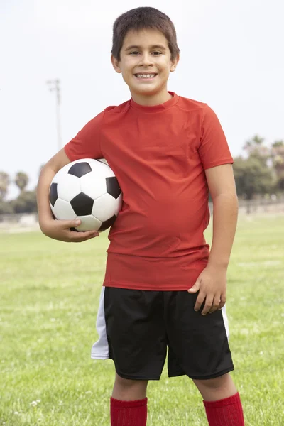 Giovane ragazzo nella squadra di calcio — Foto Stock