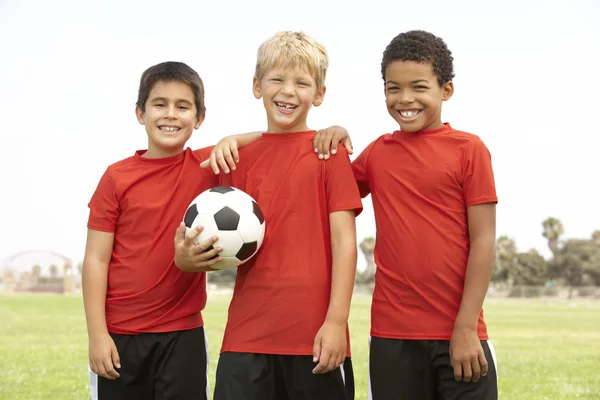 Młodych Chłopców Piłce Nożnej Zespół Obchodzi — Zdjęcie stockowe
