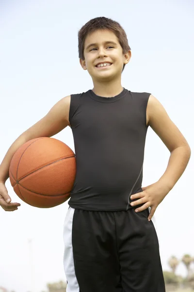Νεαρό Αγόρι Που Παίζει Μπάσκετ — Φωτογραφία Αρχείου