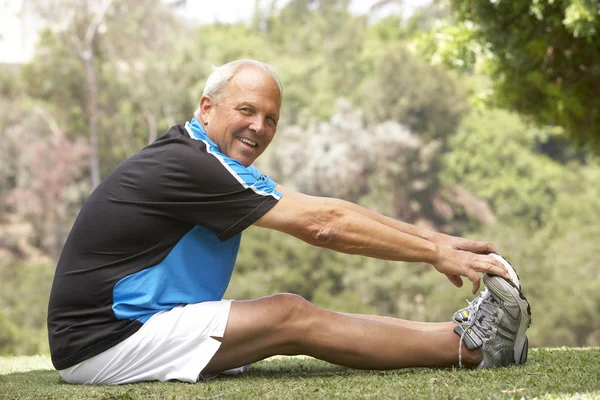 Senior Man Exercising Park — Stock Photo, Image