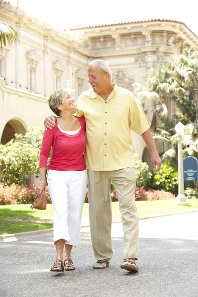 Senior Couple Walking City Street — Stock Photo, Image