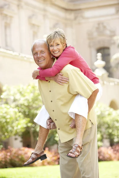 Senior Couple Having Fun In City — Stock Photo, Image