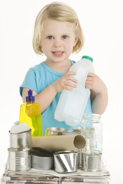 Barnet håller återvinning — Stockfoto