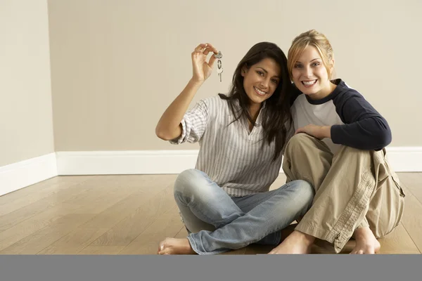 Female Friends Moving New Home — Stock Photo, Image